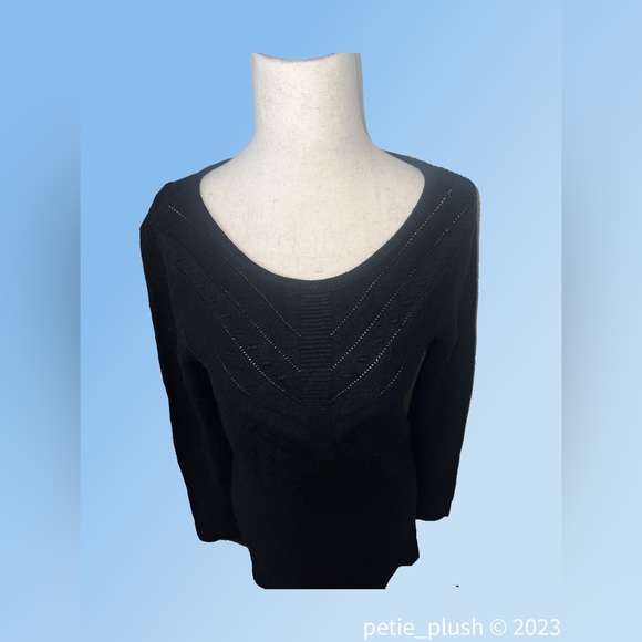 Devotion by Cyrus- NWT -Knitted Sweater- Size: Small - Picture 3 of 5